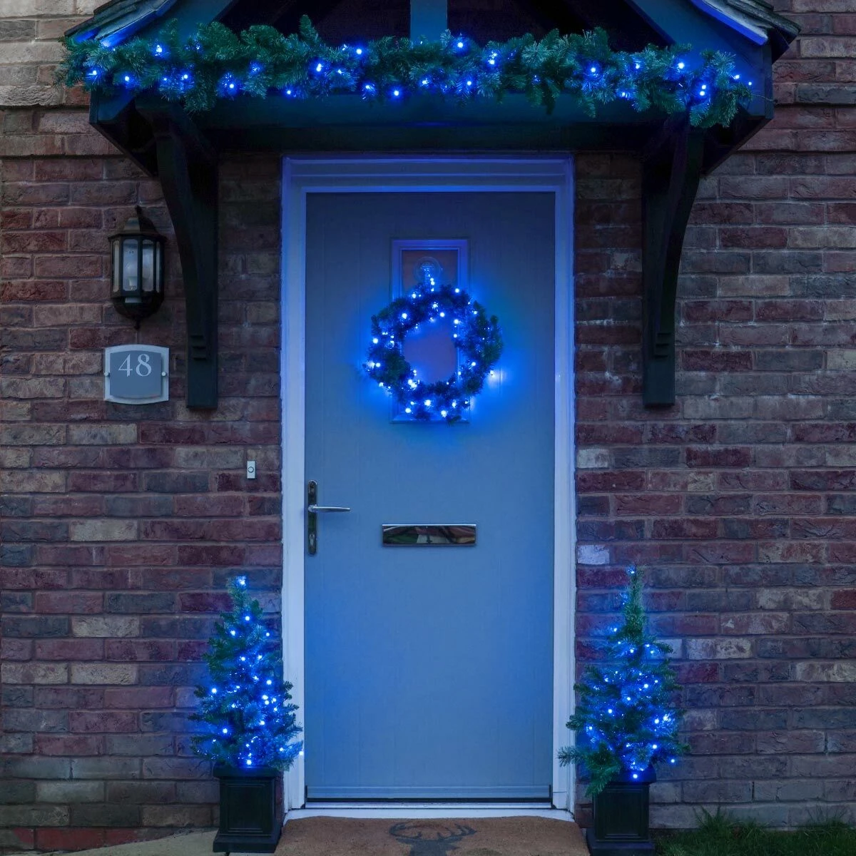 Outdoor Battery Garland, Wreath, 2 Potted Trees Christmas Door Set, Colour Changing LEDs 5 Outdoor Battery Garland, Wreath, 2 Potted Trees Christmas Door Set, Colour Changing LEDs - Image 3