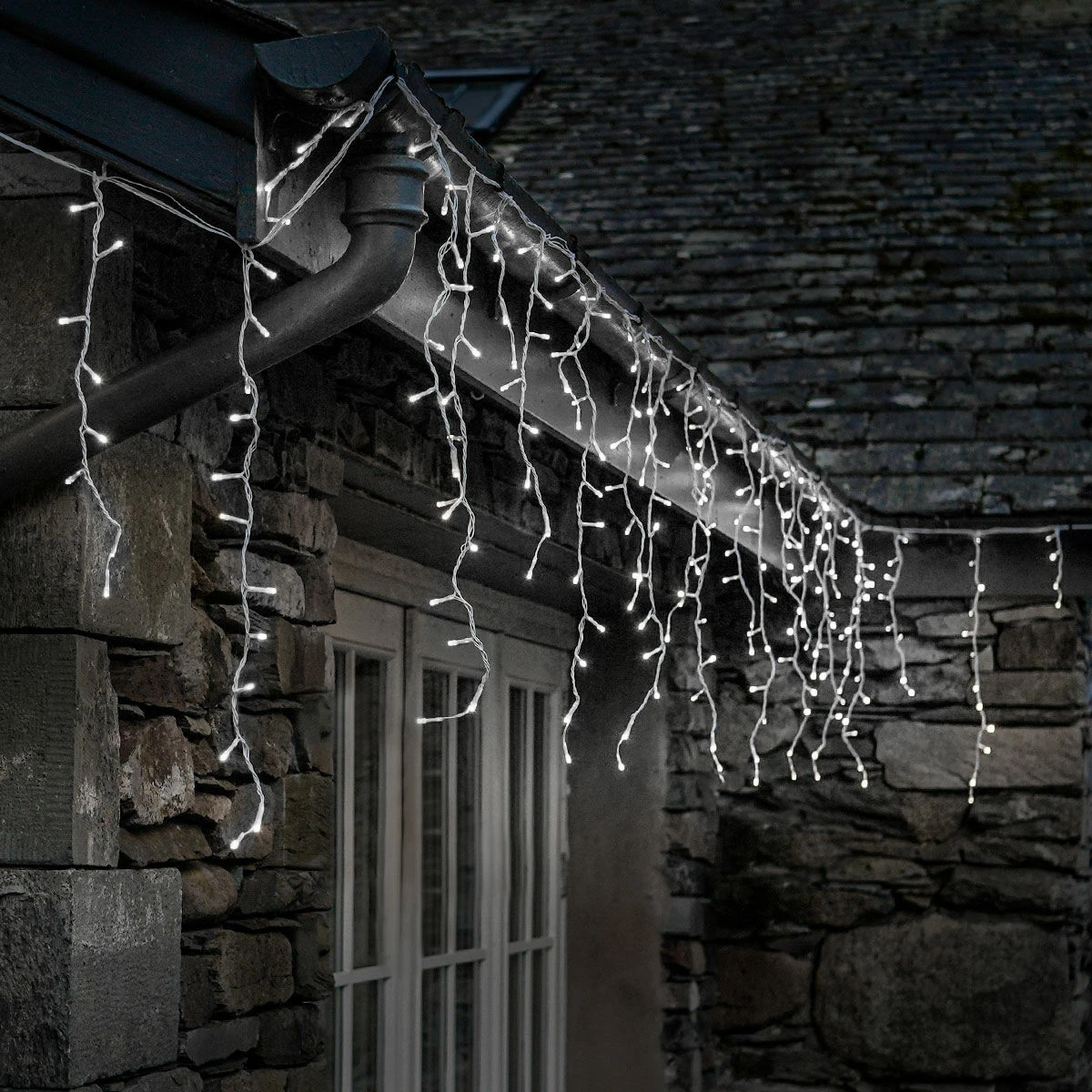 11.8m Christmas Snowing Effect Icicle Lights, 480 Warm White LEDs 9 11.8m Christmas Snowing Effect Icicle Lights, 480 Warm White LEDs - Image 7