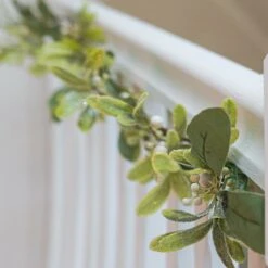 1.3m Mistletoe With White Berries Christmas Garland