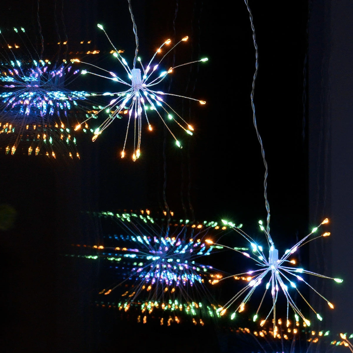 1.2m X 1.6m Outdoor Starburst Christmas Curtain Lights, Aurora LEDs 6 1.2m X 1.6m Outdoor Starburst Christmas Curtain Lights, Aurora LEDs - Image 4