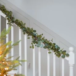 1.5m Eucalyptus Christmas Garland With Red Berries